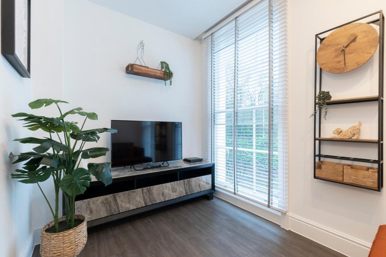 צ'לטנהם Elliot Oliver - Luxury 2 Bedroom Regency Apartment With Parking & Ev Charger מראה חיצוני תמונה
