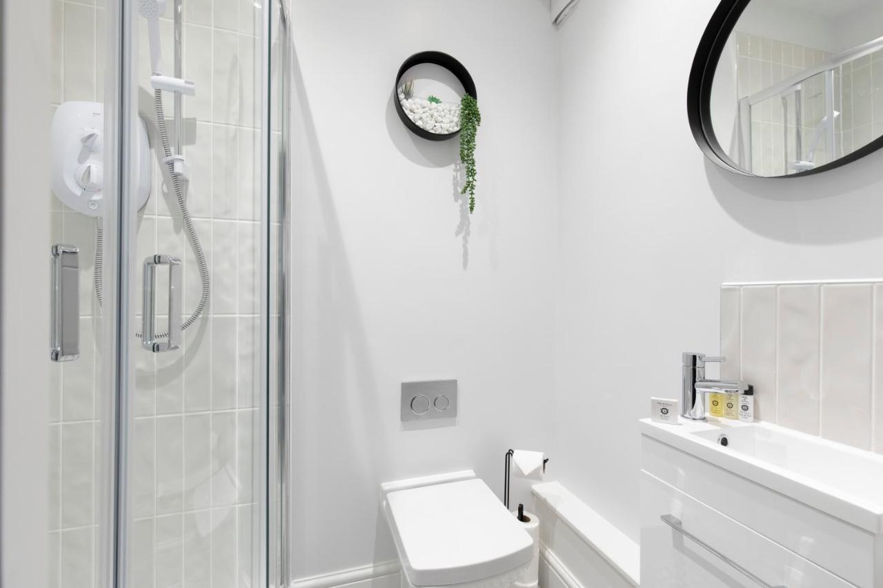 צ'לטנהם Elliot Oliver - Luxury 2 Bedroom Regency Apartment With Parking & Ev Charger מראה חיצוני תמונה